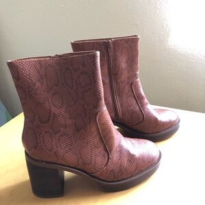 Universal Thread Jenna boots size 8 1/2